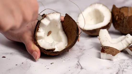 Look 10 Years Younger With This Coconut Oil And Baking Soda Recipe